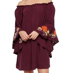 NWT Boho 2X Off Shoulders Top by Feathers Bell Wide Ruffle sleeves